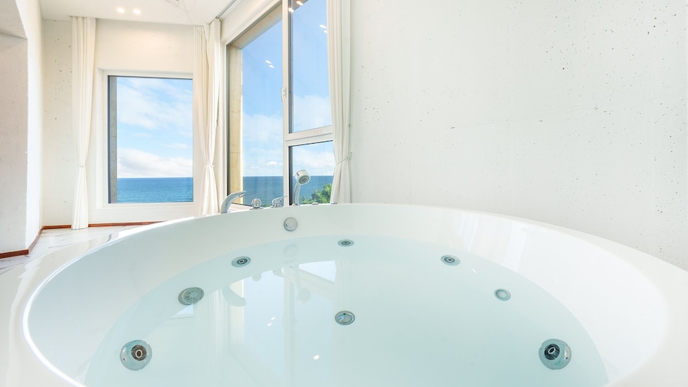 Gangreung cn6 Ocean View spa Poolvilla