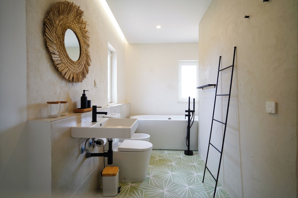 Birds of Paradise - Boutique surf lodge