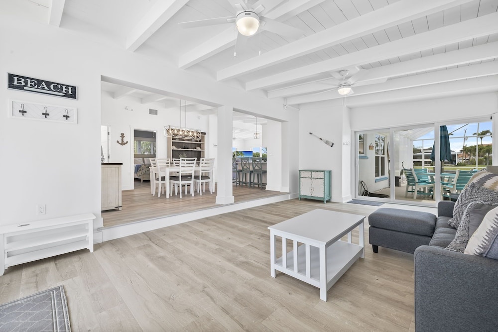 5670 Williams Drive view 5