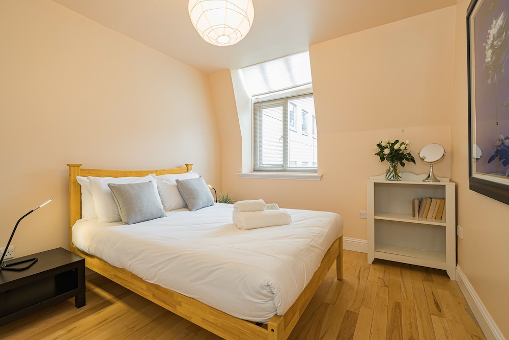 Rose Street Apartment City Centre view 2