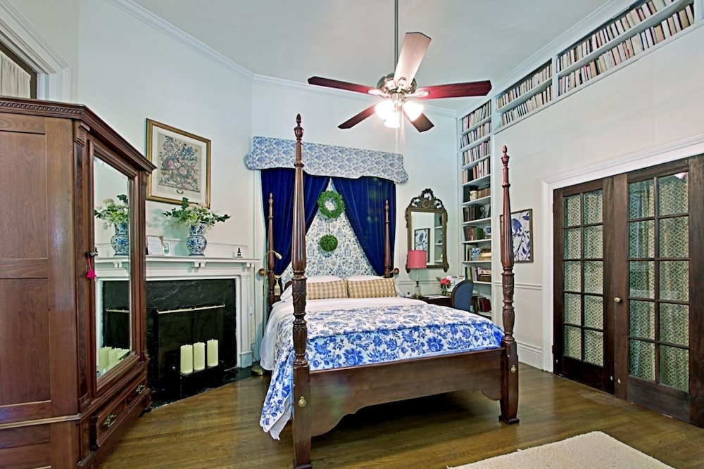 Chesnut Cottage Inn