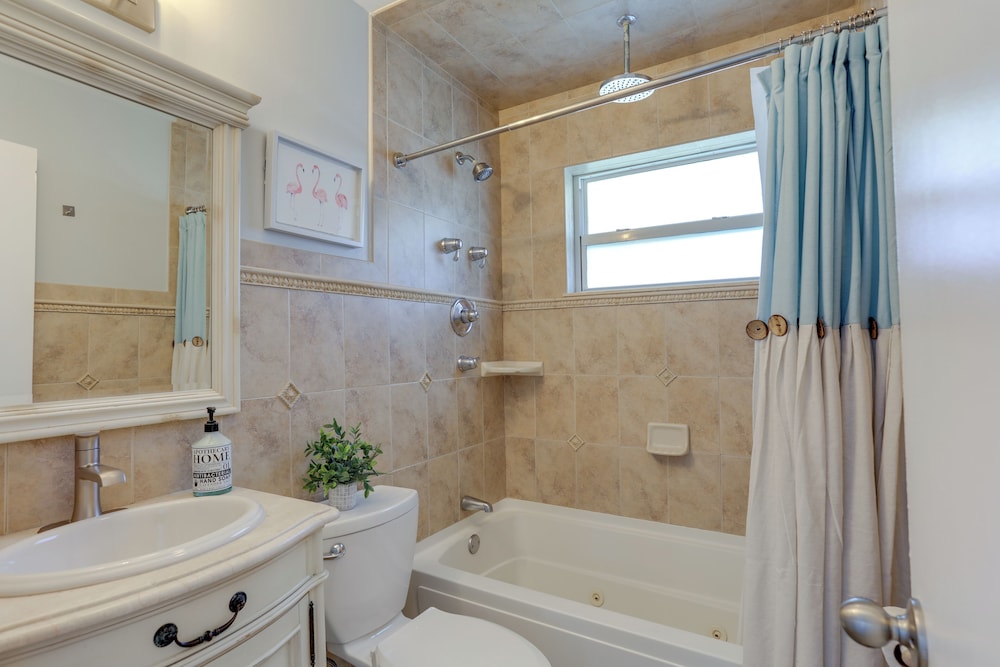 2 Mi to Swim & Shop: Updated North Palm Beach Home