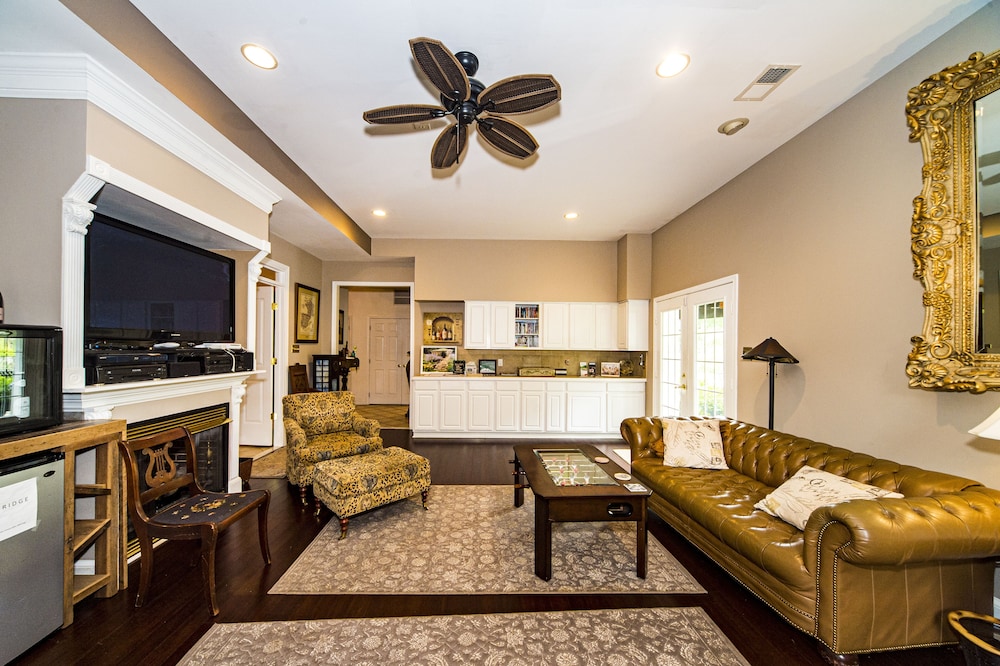 Stone Manor Boutique Inn - Property Image 4