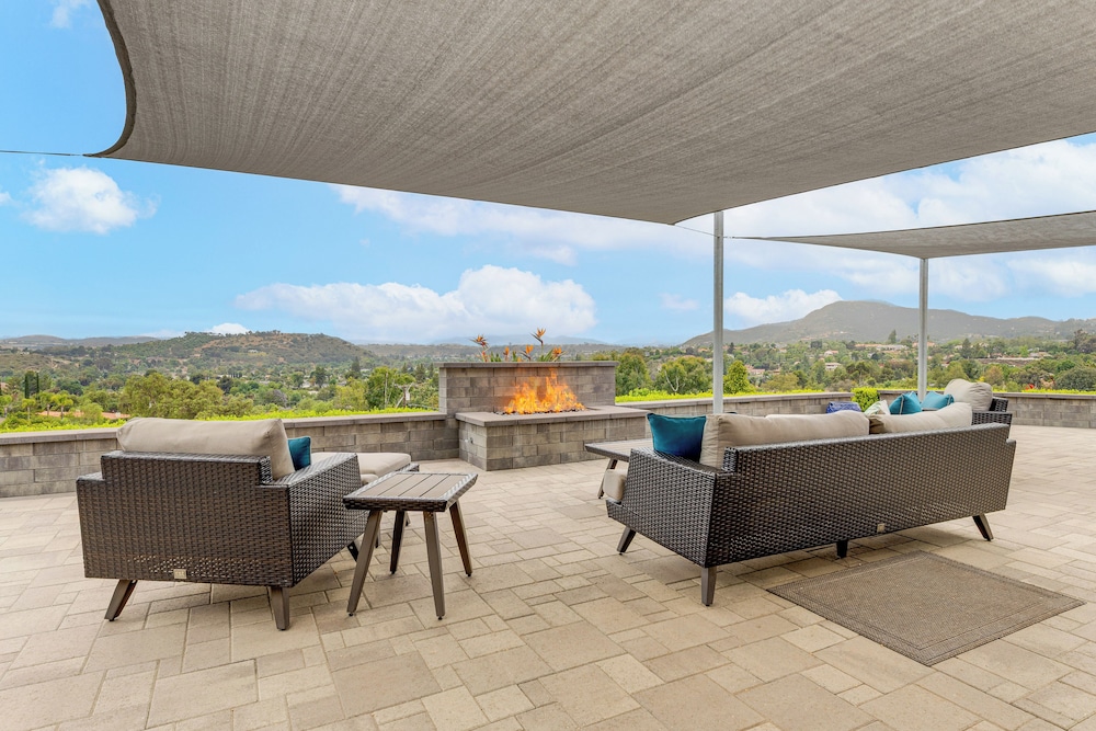2 Mi to Lake Poway: Mtn-view Escape w/ Patio!