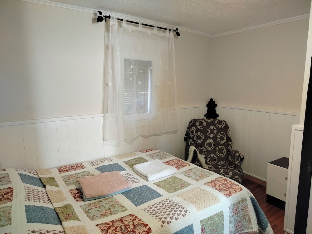 2bed Traditional Apt - Private Balcony - Fuenmayor