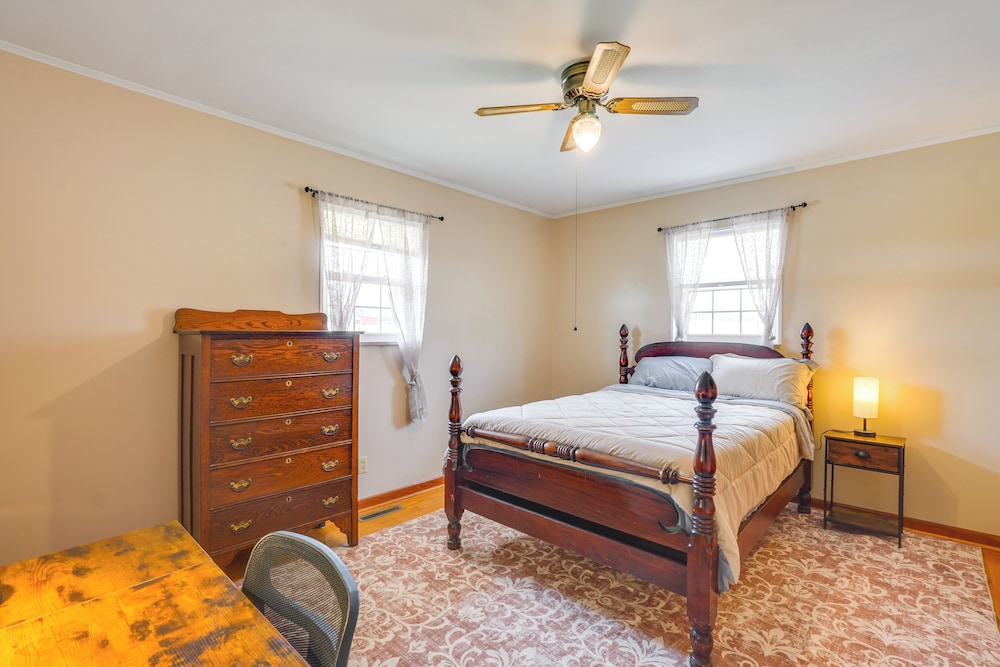 2 Mi to Town: Rustic East Tennessee Home!