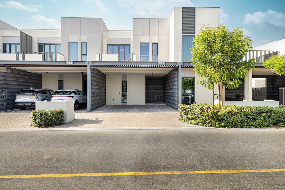 Arabian Ranches 3 Luxury 4 Bedroom Villa