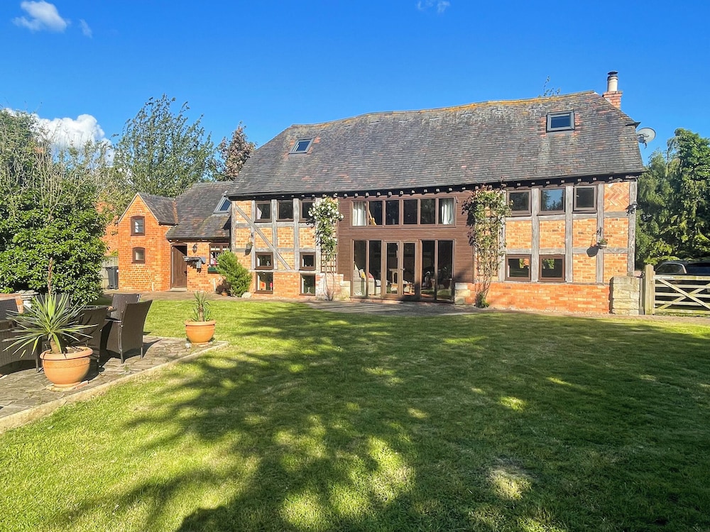 The Threshing Barn-Stunning 5 BD Retreat