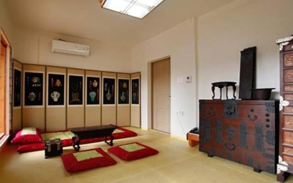 Youngcheon Gwiaegotaek Hanok Pension view 3