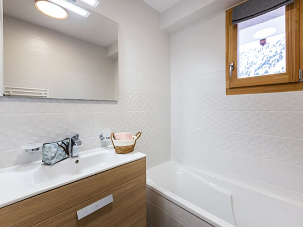 Apartment in Alpe D'huez Near Grandes Rousses