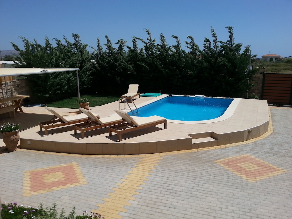 Elpidis Villa