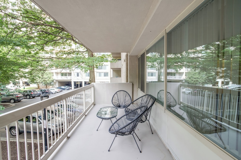 Crystal City Comfortable Apartments