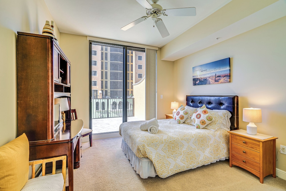 Walk to Marina + Restaurants: Cape Coral Escape!