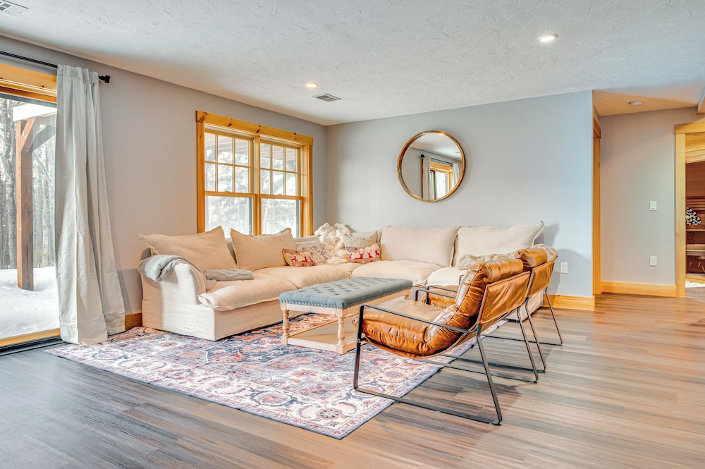 6 Mi to Lake Winnipesaukee: New Hampshire Home