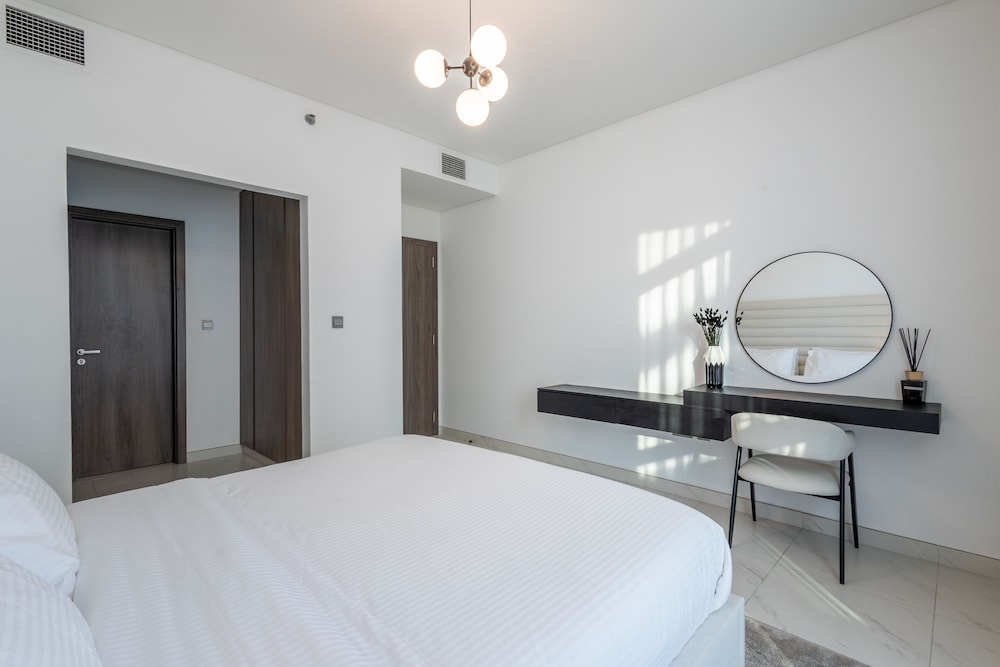 SuperHost - Serene 1BR in District One With Artificial Beach photo 3