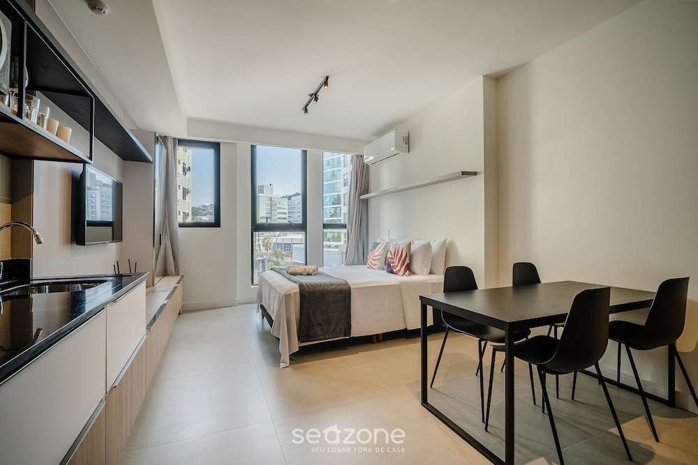 Modern and Fully Equipped Apartments Just Minutes From Lagoa da Conceicao and the Beach - VTD