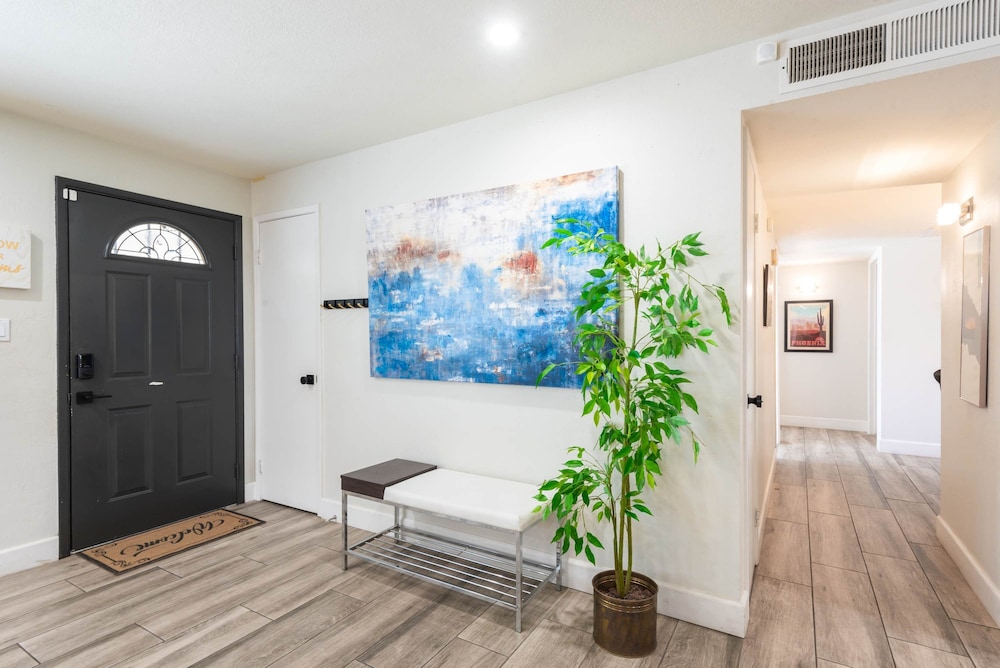 Phoenix 4 BDR Home With Outdoor Entertainment
