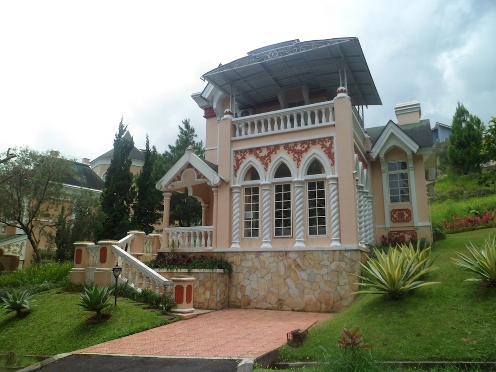 Villa Kota Bunga Lavender