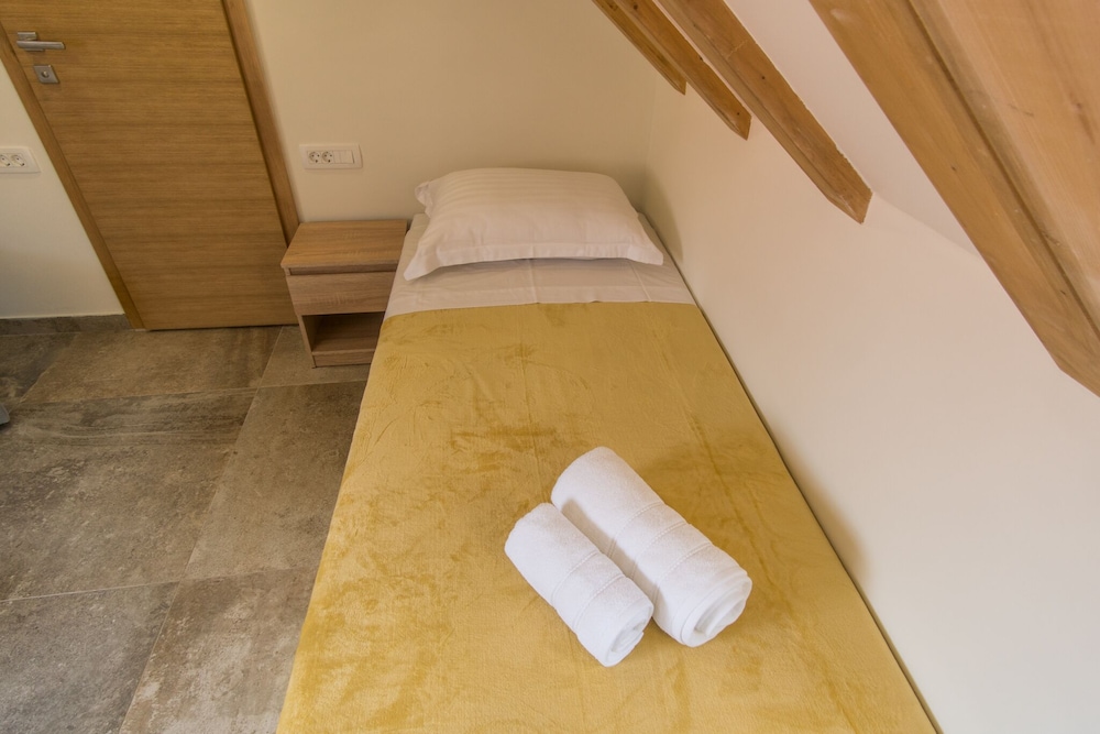 JR Luxury Guesthouse 2 view 5