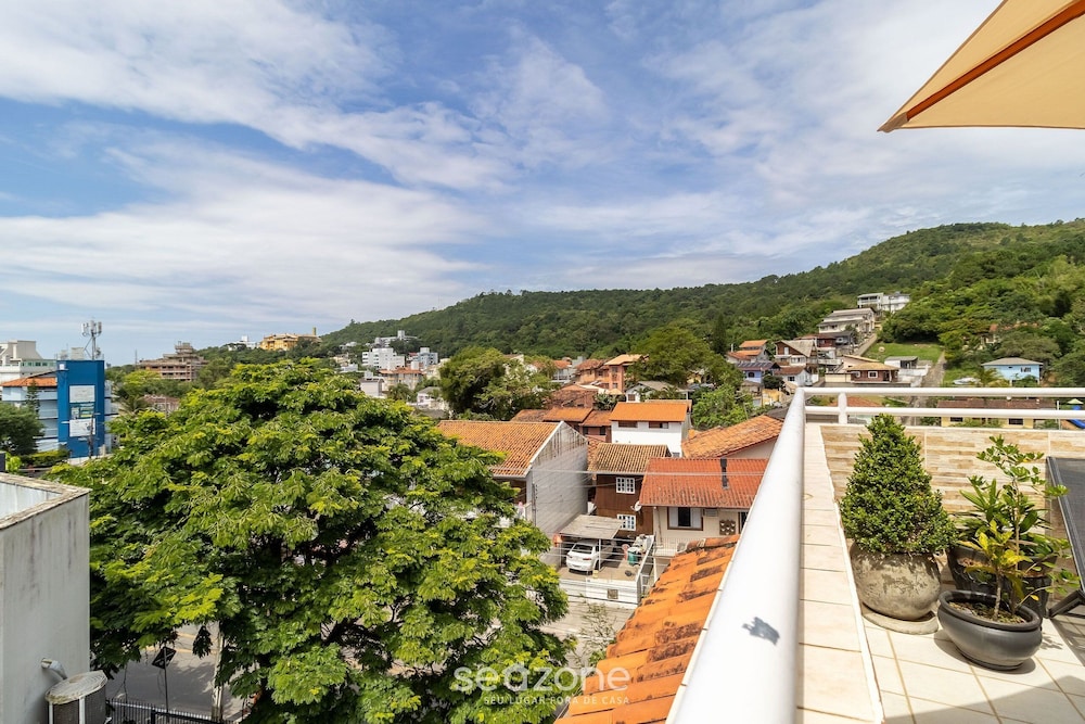 Penthouse W/terrace 5 min From the Beach Cos302