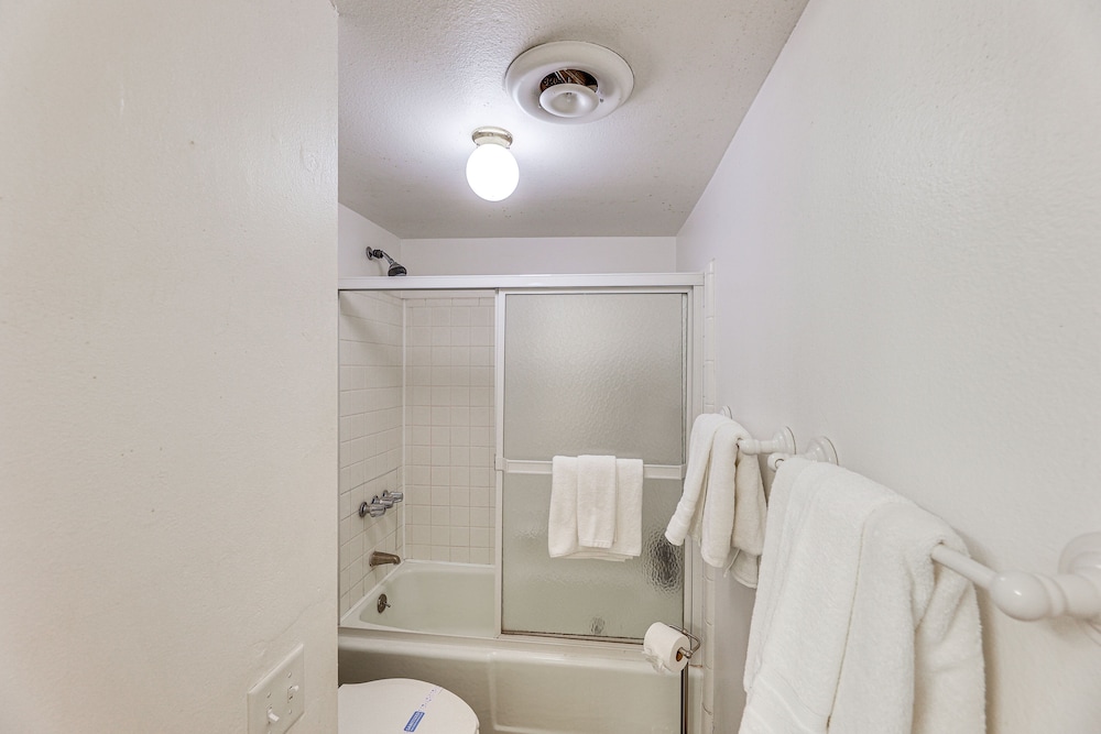 Stunning Tempe Home w/ Pool - Near ASU Campus! view 4