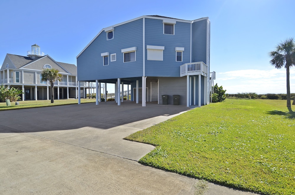 Beachfront Dolphin by Ryson Vacation Rentals
