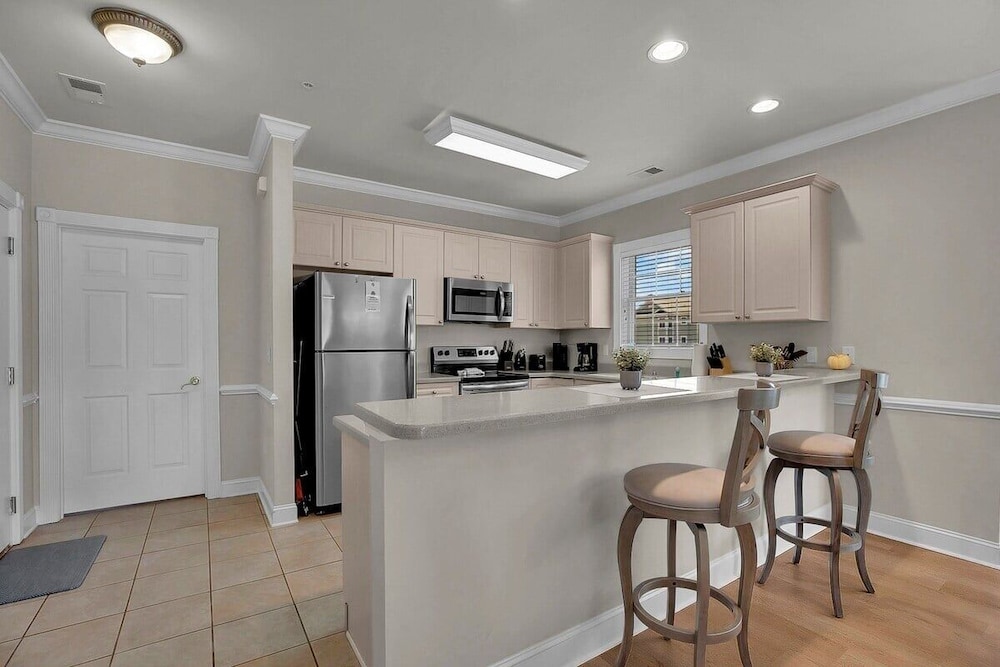 Magnolia Pointe Luster Leaf 4890-301 3 Bedroom Condo