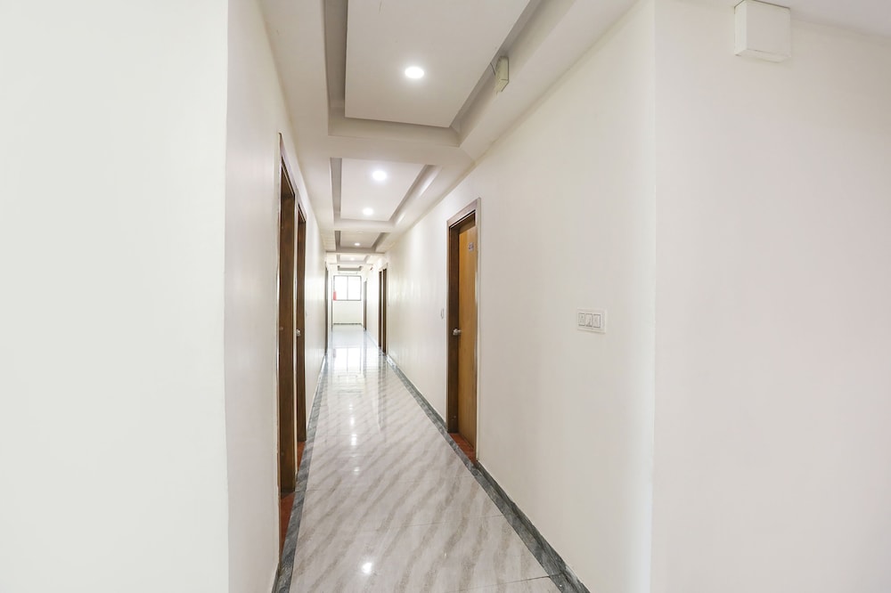 Fabhotel Raj Villa