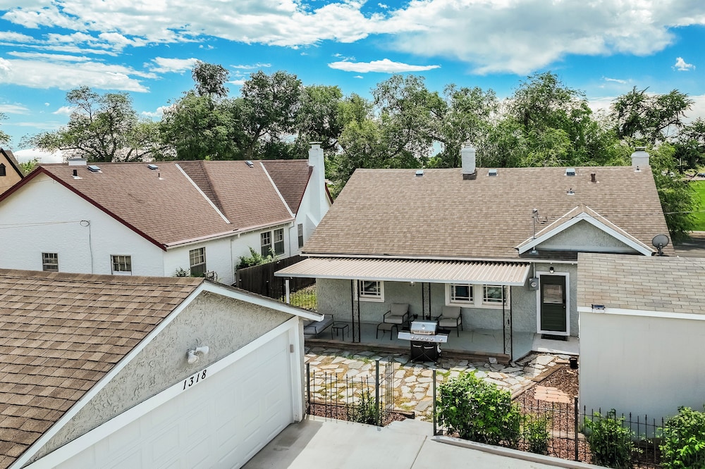 1318 E Pikes Peak