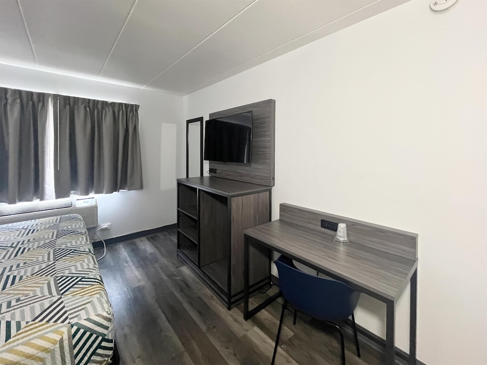 Motel 6 - Chicago, IL