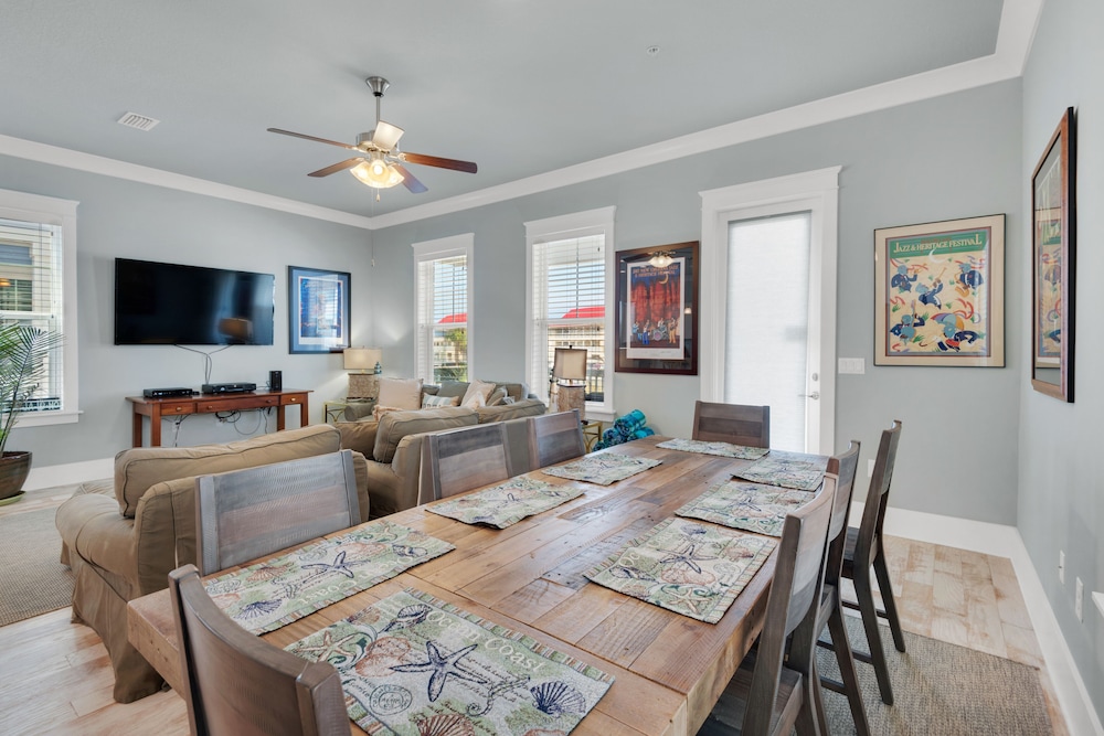 Camp David 4 Bedroom Cottage by RedAwning