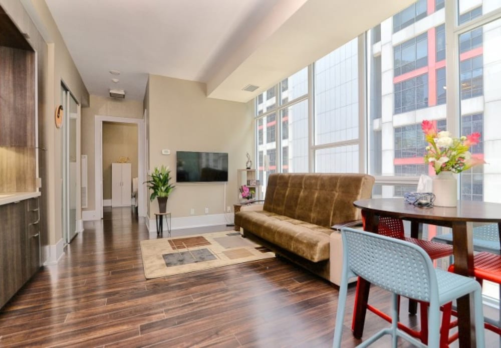 Applewood Suites - CN Tower & Convention