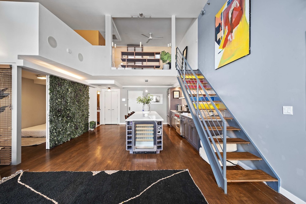 Dekalb by Rove Travel Duplex Loft w Terrace