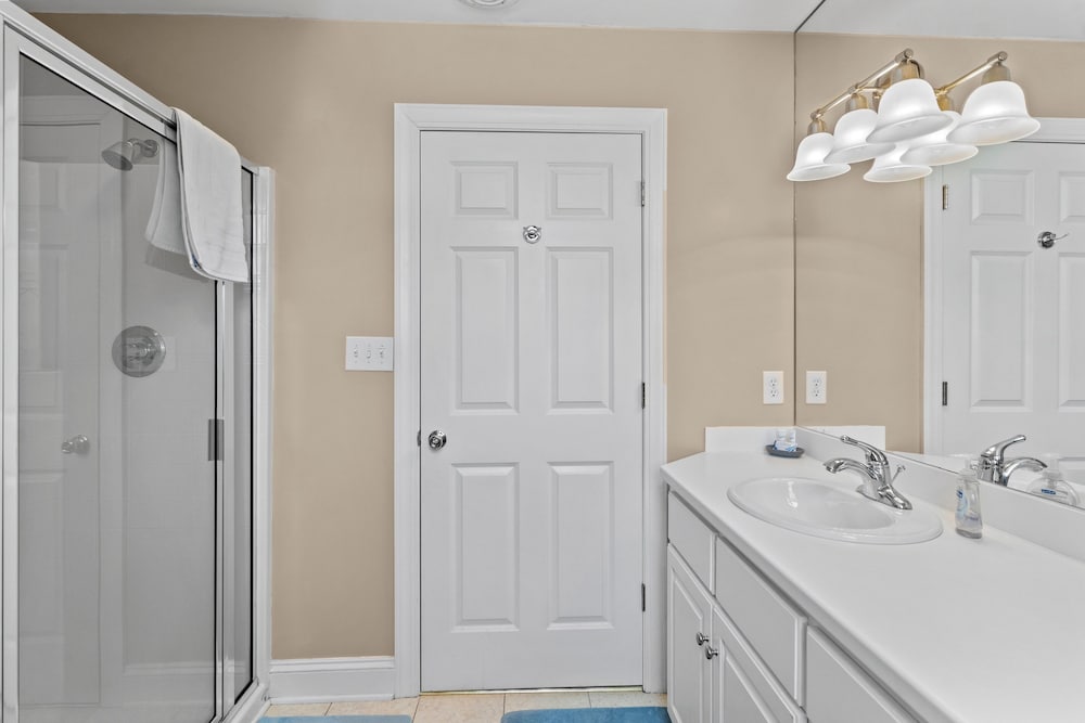 Lake Escape - Lake Waccamaw 7 Bedroom Home