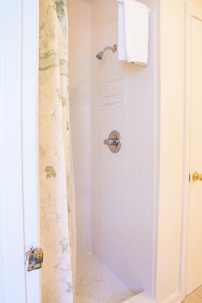 The Chimney Rock Inn & Cottages