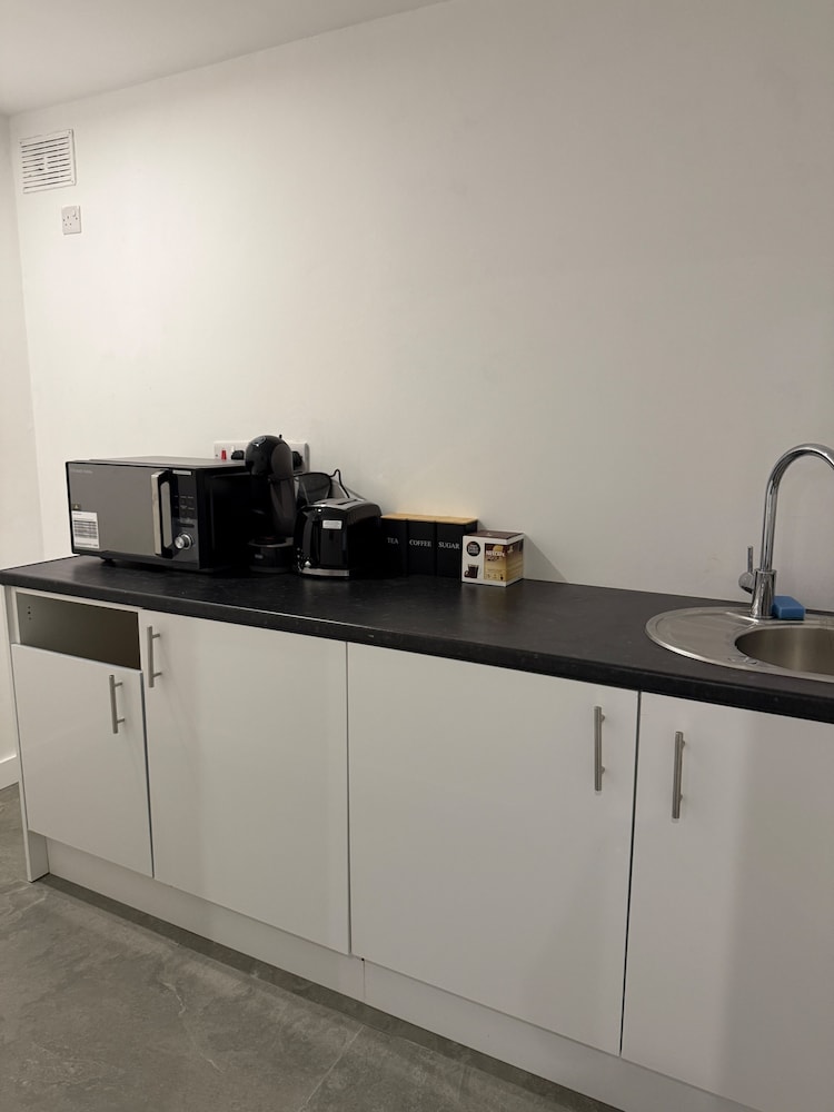 1 Bed Flat - Sleeps 2 - Parking - Wifi