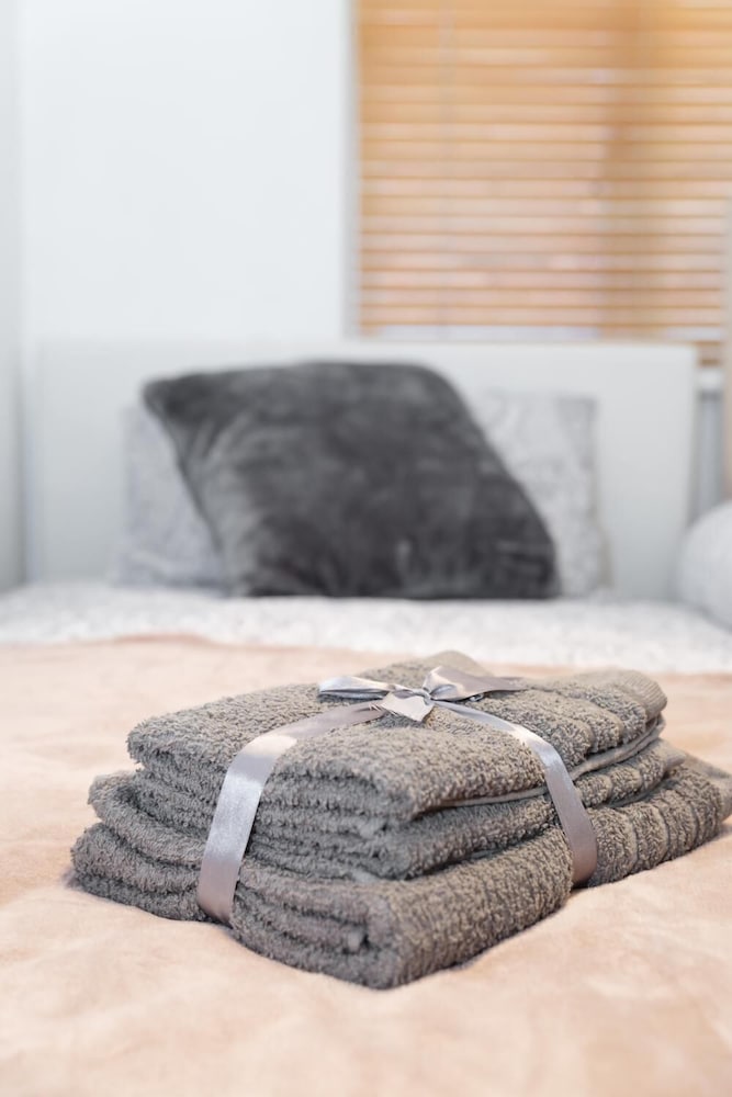 Luxury Central Newcastle Apartment 20 view 3