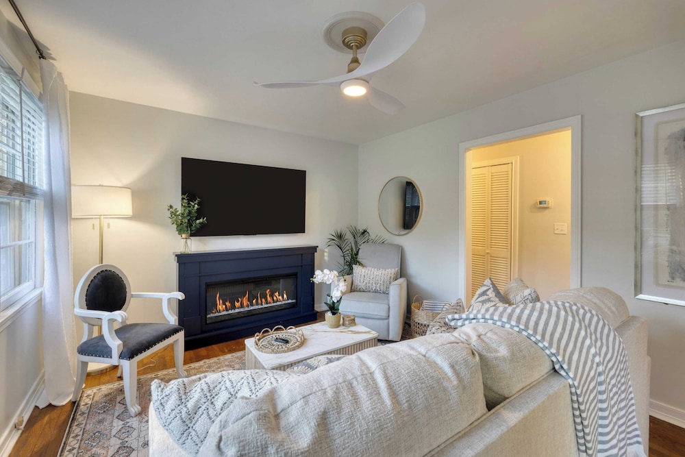 Arsenal Buyout by Avantstay 2 Homes Near Sullivans Island w/ Outdoor Dining