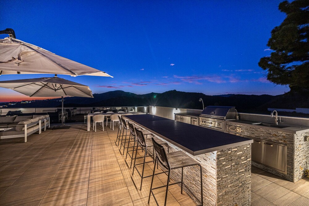 Linda Flora Modern Estate
