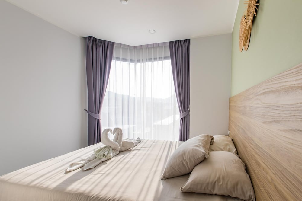 Modern Condo - 1BR & Office T3-528