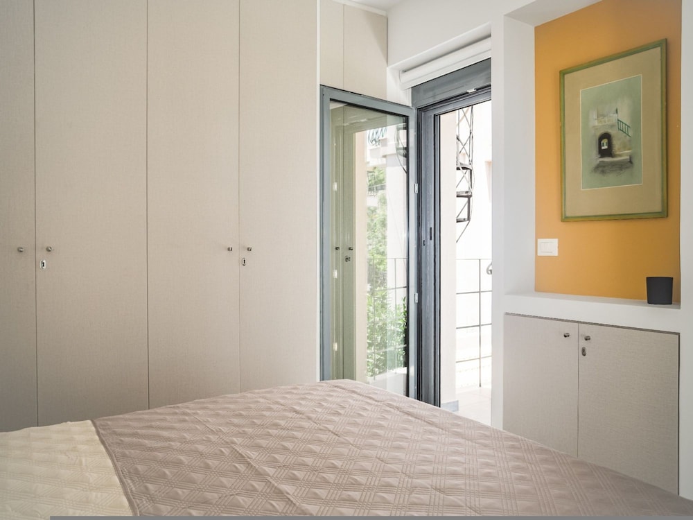 Elegant City Apartment - 250m From Solomos Square