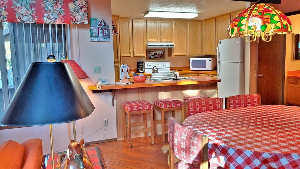 Tennis Village 3 2 Bedroom Apts