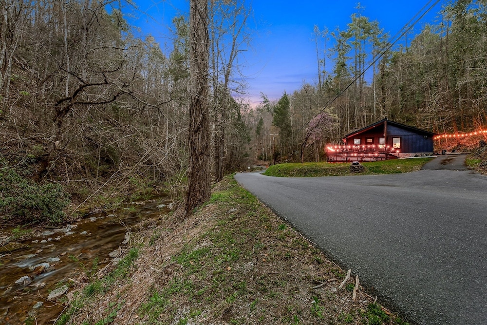 Creekside Retreat 3 Bedroom Cabin