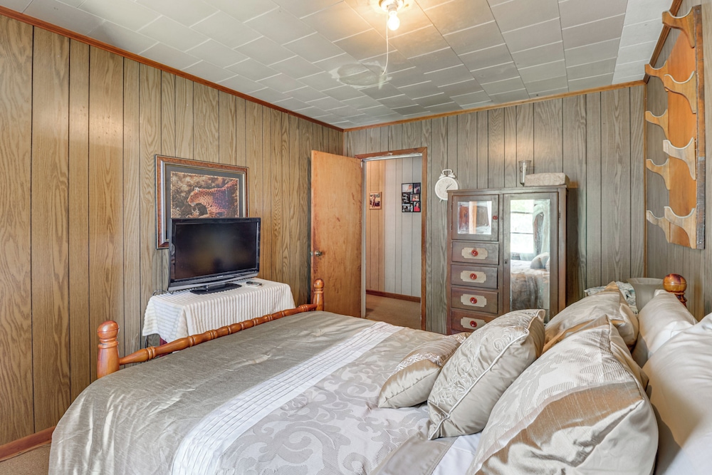 BBQ Ready: Delta Country Home on 30 Acres