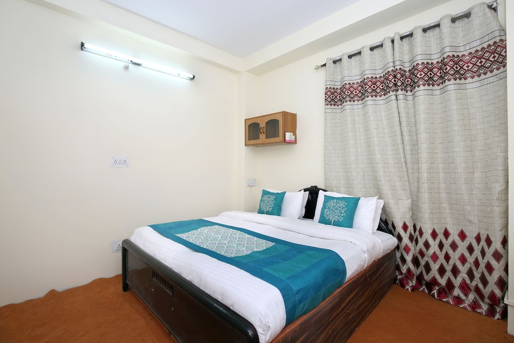 OYO 10165 Home 2BHK Snow View Apartment