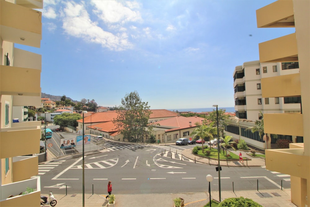 Grey Apartment in City Center with Sea View view 5