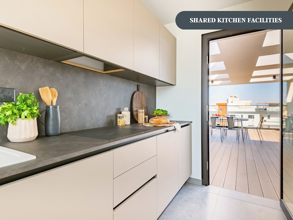 Sanders Crystal 2 Limassol