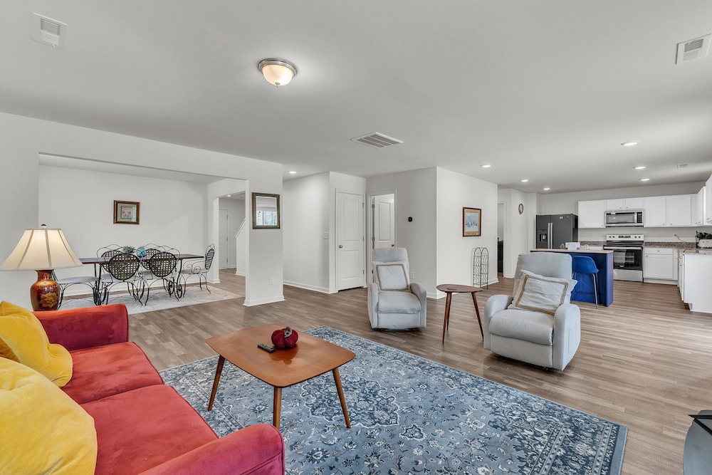 Quiet Retreat Perfect for Families 5 Bedroom Home