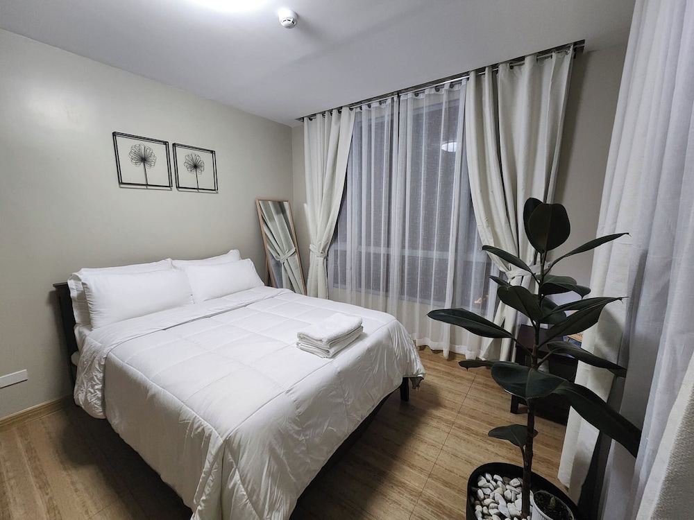 Cozy 1BR Condo in Mandaluyong City With City Skyline View