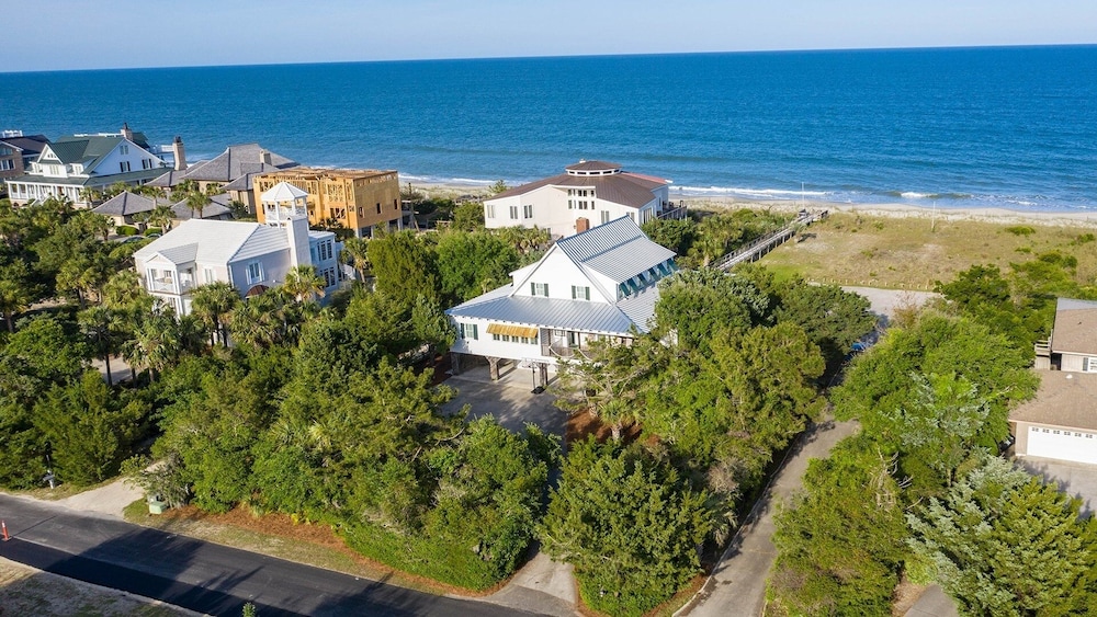 Spectacular Oceanfront Living With An Inviting Kitchen Perfect For Entertaining Kitchens Beach House 9 Bedroom Home by Peace Vacations view 4